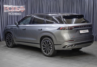 Подержанный автомобиль Jaecoo J8 2024 года (7 фото)