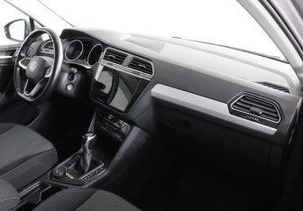 Подержанный автомобиль Volkswagen Tiguan 2021 года (10 фото)