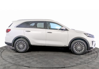 Подержанный автомобиль Kia Sorento 2018 года (4 фото)