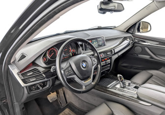 Подержанный автомобиль BMW X5 2017 года (16 фото)