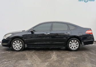 Подержанный автомобиль Nissan Teana 2010 года (8 фото)