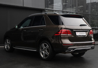 Подержанный автомобиль Mercedes-Benz GLE 2016 года (7 фото)