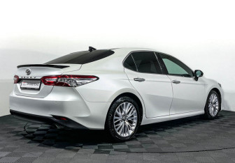 Подержанный автомобиль Toyota Camry Sedan 2019 года (5 фото)