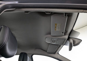 Подержанный автомобиль Renault Fluence 2011 года (23 фото)