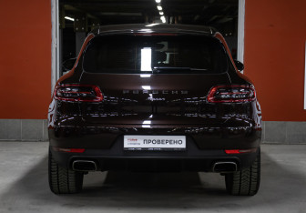 Подержанный автомобиль Porsche Macan 2018 года (6 фото)