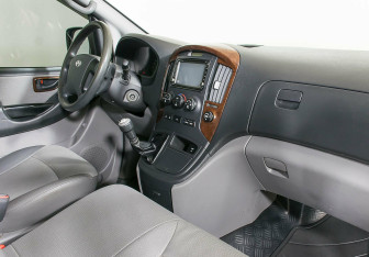 Подержанный автомобиль Hyundai Grand Starex 2010 года (10 фото)