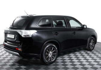 Подержанный автомобиль Mitsubishi Outlander 2014 года (5 фото)