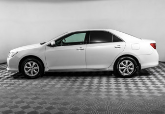 Подержанный автомобиль Toyota Camry Sedan 2014 года (8 фото)
