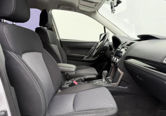Подержанный автомобиль Subaru Forester Suv 2017 года (10 фото)
