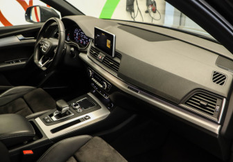Подержанный автомобиль Audi Q5 2017 года (18 фото)