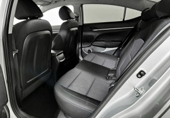 Подержанный автомобиль Hyundai Elantra Sedan 2018 года (12 фото)