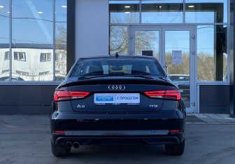 Подержанный автомобиль Audi A3 Sedan 2017 года (6 фото)