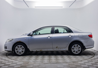 Подержанный автомобиль Toyota Corolla Sedan 2008 года (2 фото)