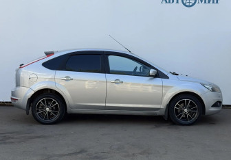 Подержанный автомобиль Ford Focus Hatchback 2010 года (4 фото)