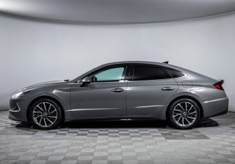 Подержанный автомобиль Hyundai Sonata 2022 года (8 фото)