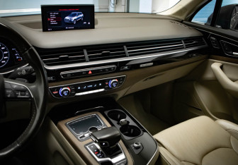 Подержанный автомобиль Audi Q7 2016 года (23 фото)