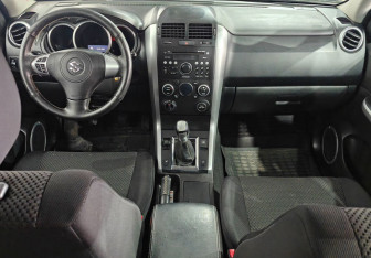 Подержанный автомобиль Suzuki Grand Vitara 2008 года (9 фото)
