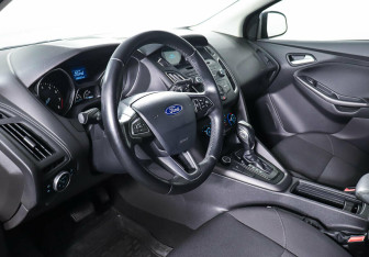 Подержанный автомобиль Ford Focus Hatchback 2016 года (12 фото)