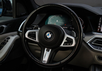 Подержанный автомобиль BMW X5 2020 года (11 фото)