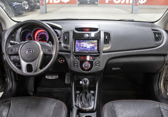 Подержанный автомобиль Kia Cerato Coupe 2012 года (14 фото)