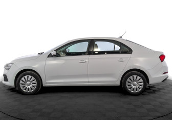 Подержанный автомобиль Skoda Rapid Liftback 2021 года (8 фото)