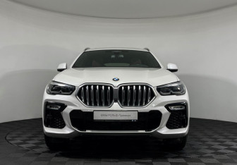 Подержанный автомобиль BMW X6 2020 года (3 фото)