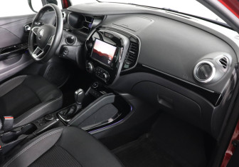 Подержанный автомобиль Renault Kaptur 2020 года (10 фото)