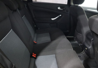 Подержанный автомобиль Ford Mondeo Sedan 2009 года (20 фото)