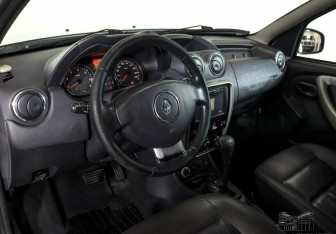 Подержанный автомобиль Renault Duster 2014 года (9 фото)