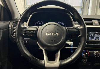 Подержанный автомобиль Kia Rio Sedan 2021 года (14 фото)