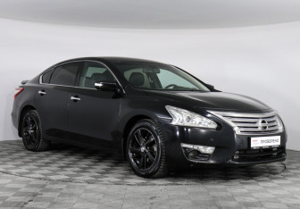 Подержанный автомобиль Nissan Teana 2015 года (2 фото)