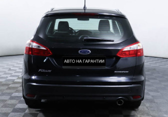 Подержанный автомобиль Ford Focus Wagon 2015 года (6 фото)