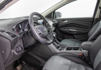 Подержанный автомобиль Ford Kuga 2017 года (10 фото)