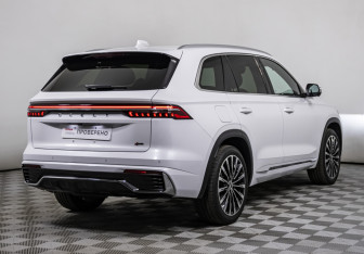 Подержанный автомобиль Geely Monjaro 2025 года (5 фото)