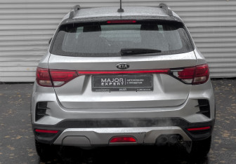 Подержанный автомобиль Kia Rio Hatchback 2021 года (6 фото)