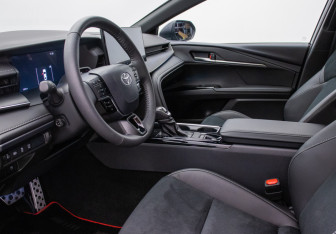 Подержанный автомобиль Toyota Camry Sedan 2025 года (10 фото)