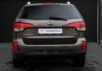 Подержанный автомобиль Kia Sorento 2014 года (6 фото)