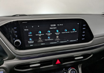 Подержанный автомобиль Hyundai Sonata 2022 года (14 фото)