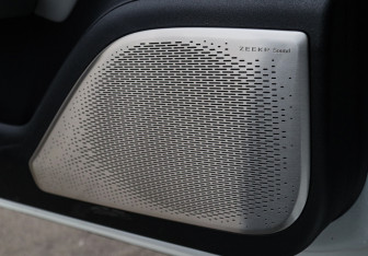 Подержанный автомобиль Zeekr 007 2024 года (24 фото)