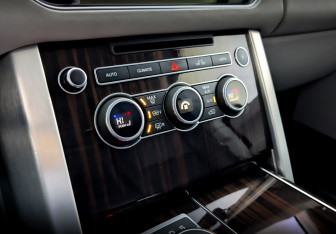 Подержанный автомобиль Land Rover Range Rover 2015 года (30 фото)