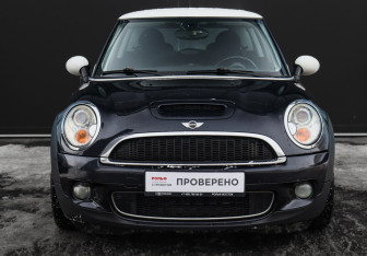 Подержанный автомобиль MINI Hatch 2008 года (2 фото)