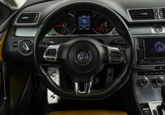 Подержанный автомобиль Volkswagen Passat CC 2013 года (12 фото)