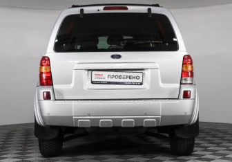 Подержанный автомобиль Ford Maverick 2005 года (6 фото)