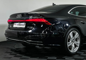 Подержанный автомобиль Audi A7 2023 года (26 фото)
