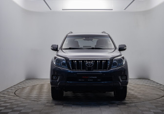 Подержанный автомобиль Toyota Land Cruiser Prado 2013 года (15 фото)