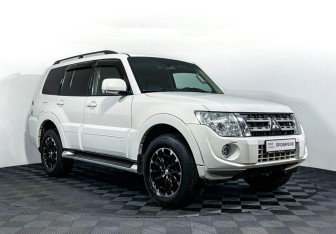 Подержанный автомобиль Mitsubishi Pajero 2012 года (3 фото)