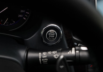 Подержанный автомобиль Infiniti Q50 2014 года (28 фото)