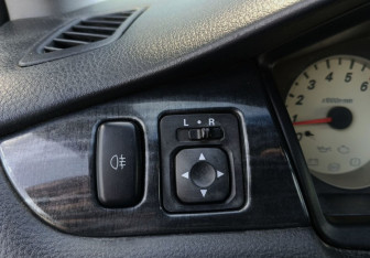 Подержанный автомобиль Mitsubishi Lancer Sedan 2005 года (11 фото)