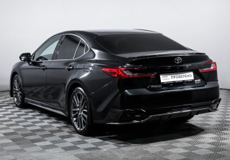 Подержанный автомобиль Toyota Camry Sedan 2026 года (7 фото)