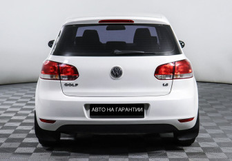 Подержанный автомобиль Volkswagen Golf Hatchback 2012 года (4 фото)